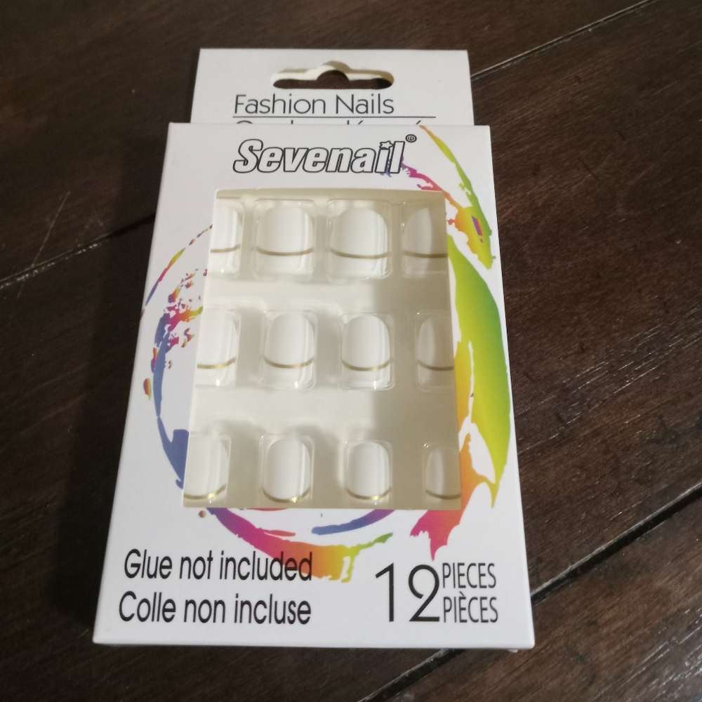 Nail Kit - Picture 2 of 9